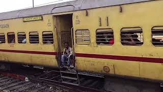 Dhanbad Howrah Coalfield Express skipping Bardhaman  Sealdah Agartala Kanchanjangha Express arrival [upl. by Homer569]