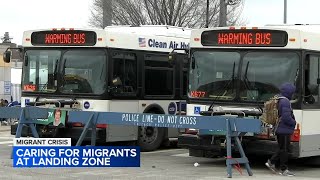 Migrants move into shelter at former CVS in Chicago [upl. by Smiga]