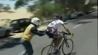 Michael Rogers wins 2002 Tour Down Under on spectators bike [upl. by Kaitlin]