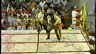 Titanes en el Ring  El Olimpico vs Long Short y El Padrino [upl. by Annuahsal]