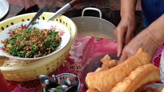 Fish porridge with sticky bread a great breakfast in Phnom Penh [upl. by Akemal]