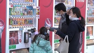 Le distributeur automatique  La haute technologie sur les trottoirs [upl. by Zelde]