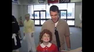 Ariana Grande 8 years old debut in Annie as Annie with MUST SEE interviews [upl. by Thetes]