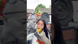 The Beauty Has To Steal My Pineapple To Eat 😂silverman funny performance statue [upl. by Carlson676]