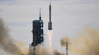 China schickt erstmals Astronauten zu neuer Raumstation [upl. by Londoner]