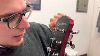 TUTORIAL Come cambiare le corde sulla chitarra elettrica [upl. by Nolly]