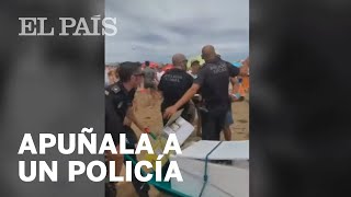 Un vendedor ilegal APUÑALA a un policía en una playa de Punta Umbría [upl. by Ssidnac476]