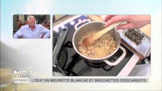 LA RECETTE  Loeuf en meurette blanche et brochettes descargots [upl. by Kall]