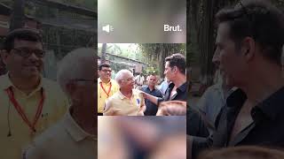 Here’s what this elderly man shared with Akshay Kumar at the polling station… [upl. by Lever]