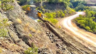 How a John Deere 670 Grader Clears Flooded Mountain Roads johndeere grader [upl. by Aket]