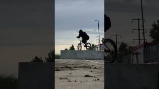 BMX трюки на СТРОЙКЕ [upl. by Secor]