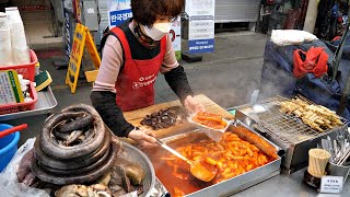 쫄깃한 쌀 떡볶이 산더미 순대 20년 한자리에서 장사하신 분식집 사장님  spicy rice cake quotTteokbokkiquot  korean street food [upl. by Briano542]