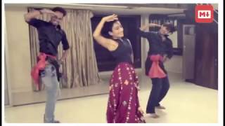 How to learn bollywood dance on every song in simple steps by Experts Learn in MinutesSimple moves [upl. by Velvet]