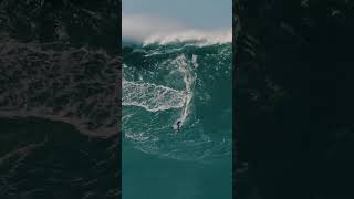 Pedro Scooby surfando na onda gigante de Nazaré 🏄🌊 [upl. by Ahserkal557]