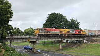 DC 4260 4467 with M52H crossing over Studholme street bridge ECMT [upl. by Acessej219]