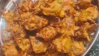 Pyaaz onion ke pakode [upl. by Uah]