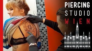 💉 Bauchnabelpiercing bei Alexandra 💉 Marcs Piercing TV [upl. by Levitan454]