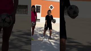 Jugadora de la QUEENS LEAGUE aprende vuelta al mundo fútbol freestyle freestylefootball [upl. by Ribaudo753]