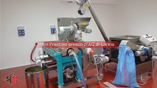 MINI FRANTOIO 200250 kgh di olive installato presso ITAG di Larino il 26102017 [upl. by Ahsirpac726]