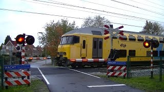 Spoorwegovergang Wezep  Dutch railroad crossing [upl. by Shumway]