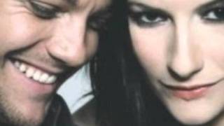 Tiziano Ferro feat Laura Pausini  Vivimi  in versione Live [upl. by Raab860]