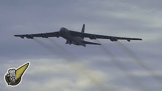 Boeing B52 Stratofortress flyover at Avalon [upl. by Bocyaj918]