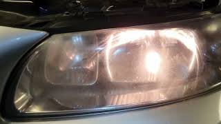 Byte av halvljuslampa Volvo V70 Replace dipped beam headlight bulb on Volvo V70 [upl. by Narret]