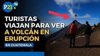 TURISTAS escalan para ver ERUPCIÃ“N del VOLCÃN ACATENANGO en Guatemala [upl. by Torray]