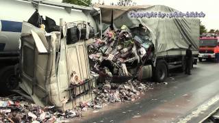 Der Tod fährt mit  Heavy truck accidents  The death drive  Schwere LKW Unfälle  Truck Crash [upl. by Major370]