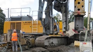 Soeren66  Großbohrgerät LIEBHERR LB 36 beim erstellen einer Bohrpfahlwand [upl. by Alaek170]