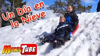 Juegos en la nieve  Guerra de bolas Trineo muñeco de nieve  Vlog MikelTube [upl. by Ryley]