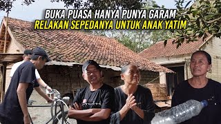 BUKA PUASA HANYA PUNYA GARAM  RELAKAN SEPEDANYA DIBAWA UNTUK AN4K YATIM [upl. by Ettezus]