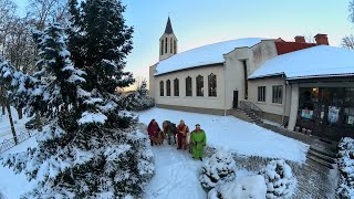 Zvaigznes dienas gājiens ar Lienes Grosas dziesmas quotGudriequot izpildījumu [upl. by Hwang]