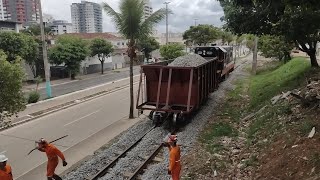 Obras do Trem Rio Minas em Três Rios  RJ efetuando descarregamento de Lastro ao Longo da Via Férrea [upl. by Enelear]