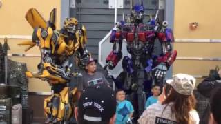 Transformers Meeting Both Optimus Prime amp Bumblebee Universal Studios Hollywood 2017 [upl. by Naashar]