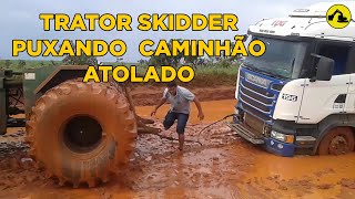 TRATOR SKIDDER PUXANDO CAMINHÃO ATOLADO [upl. by Enyrb]