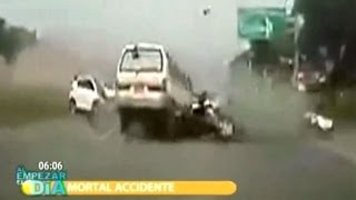 Brutal accidente vehículo se parte en dos tras choque [upl. by Ateiluj246]