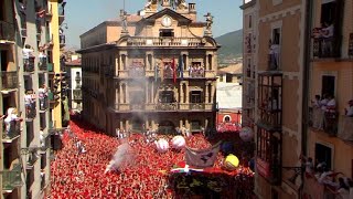 Arrancan las fiestas de San Fermín con el chupinazo [upl. by Eener395]