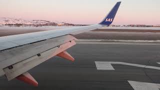 Landing at Kirkenes in a Scandinavian B737 [upl. by Ziom706]