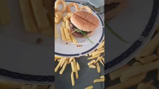 burger onionring frenchfries pommes lunch enkellunch simplelunch familylunch [upl. by Ennayhs259]