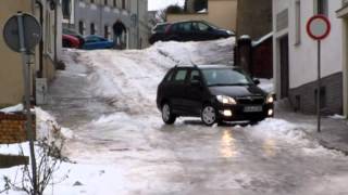 So verhalten sich Autofahrer bei Glatteis falsch  CAR FAIL  Blitzeis [upl. by Itsud]