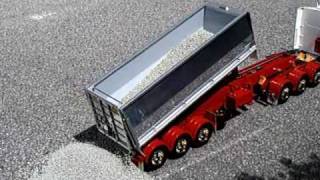 RC RoadTrain abladen [upl. by Suoirrad]