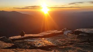 شروق الشمس من أعلى قمة بالمغرب وشمال إفريقيا توبقال 4167 متر levée de soleil ⛅ au sommet de toubkal [upl. by Annaor]