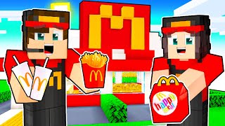 ZACZĘLIŚMY PRACĘ w McDONALDS z MOJĄ DZIEWCZYNĄ w Minecraft NAJLEPSZE HAPPYMEALE [upl. by Savory]