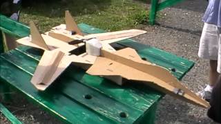 Avion RC en carton [upl. by Lehcer]