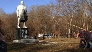 Ukraine Protesters Topple Lenin Statues [upl. by Boonie19]