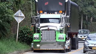 De lo más hermoso de las carreteras  Tractomulas Camiones Y Buses Colombianos  Alejo Trucks [upl. by Lairbag]