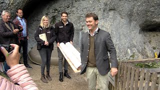 Der Stollen verlässt die Höhle in Hayingen [upl. by Nivlak]