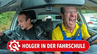 Holger in der FAHRSCHULE  Würde der Autodoktor nochmal die FührerscheinPrüfung bestehen [upl. by Asillem]