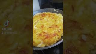 Omelette de pomme de terre et ail [upl. by Yun]